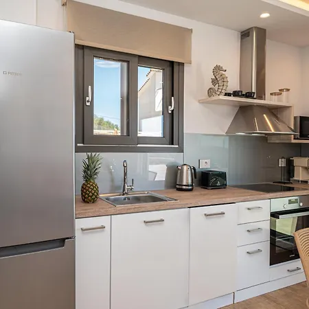 Endless Blue Private Club ヴィラ トラペザキ