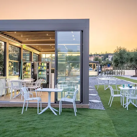 ヴィラ Endless Blue Private Club トラペザキ