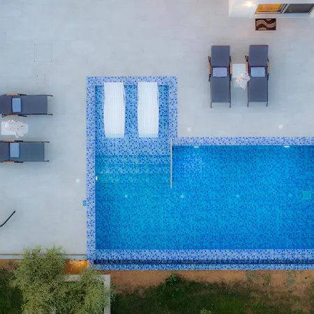 Willa Endless Blue Private Club
