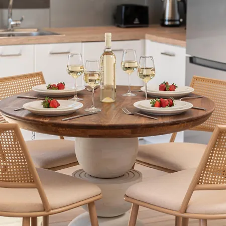 Endless Blue Private Club 트라페자키